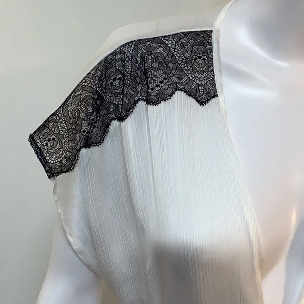 Oscar De La Renta Pink Label Ivory Semi Sheer Black Lace Shoulder Robe Sz M